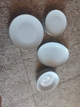 Vajilla porcelana blanca y plata