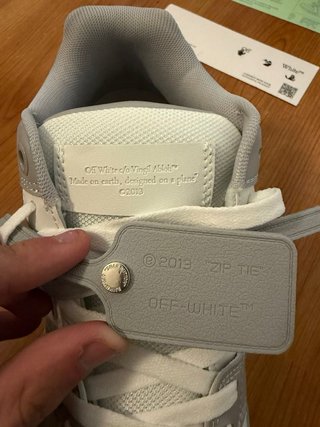 Off-White Zapatillas Grises y Blancas
