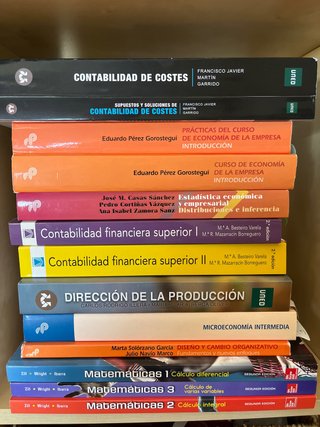 Libros carrera ADE, UNED. Perfecto estado.