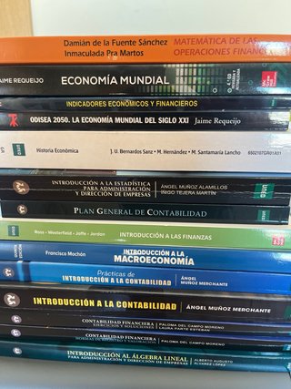 Libros carrera ADE, UNED. Perfecto estado.