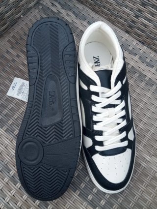 Zapatillas Zara Talla 45 Negras y Blancas
