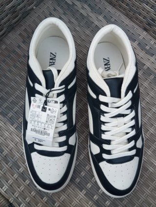 Zapatillas Zara Talla 45 Negras y Blancas