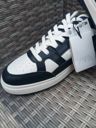 Zapatillas Zara Talla 45 Negras y Blancas