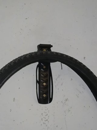 Gancio per bici da parete nero