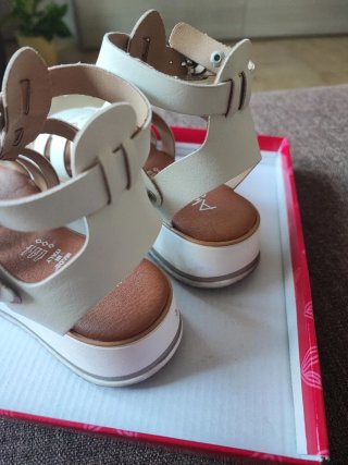 Sandali bianchi numero 33