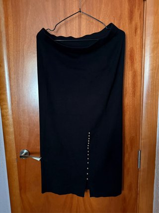 Falda de punto negra con botones