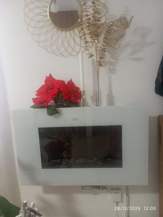 Chimenea Decorativa Blanca y Dorada