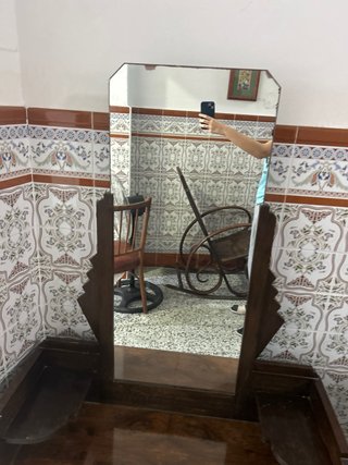 Mueble tocador antiguo con espejo