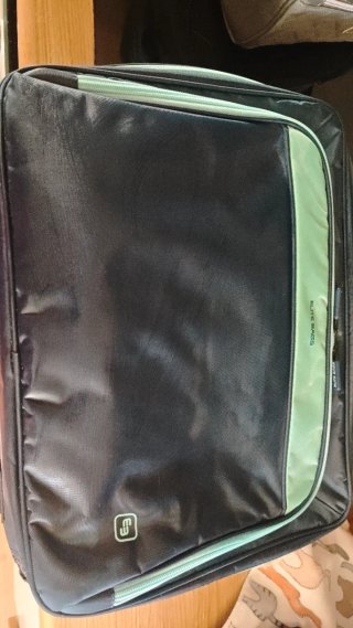 Maletín Elite Bags negro y verde