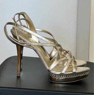 Sandalias Guess doradas plataforma talla 39