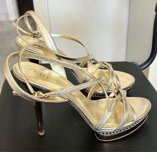 Sandalias Guess doradas plataforma talla 39