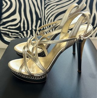 Sandalias Guess doradas plataforma talla 39