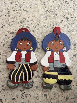 Pareja figuras arcilla decorativas