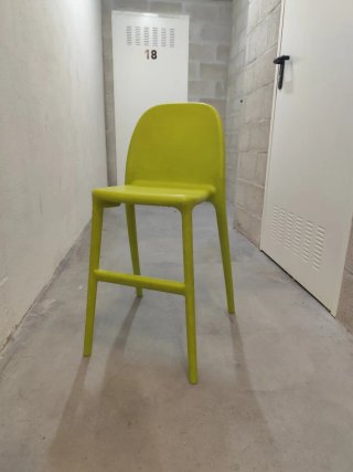 Silla verde de plástico