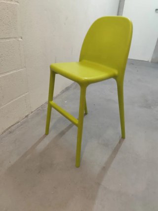 Silla verde de plástico