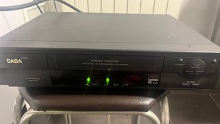 Reproductor VHS + decenas de películas SABA