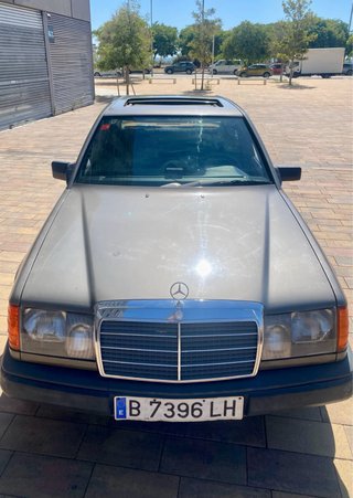 Mercedes-Benz 300E 1988