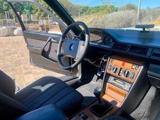 Mercedes-Benz 300E 1988