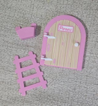 Puerta de ratón rosa con accesorios