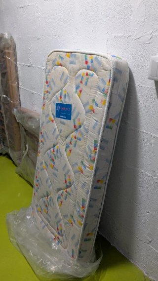 Cuna de madera 120x60, con colchón y protector