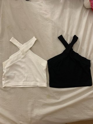 Tops cruzados al cuello (blanco y negro)
