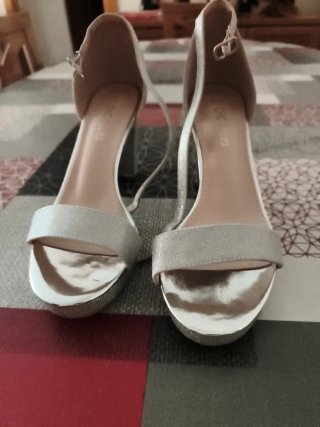 Zapatos de fiesta plateados
