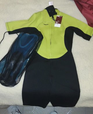 Neopreno y aletas tribord