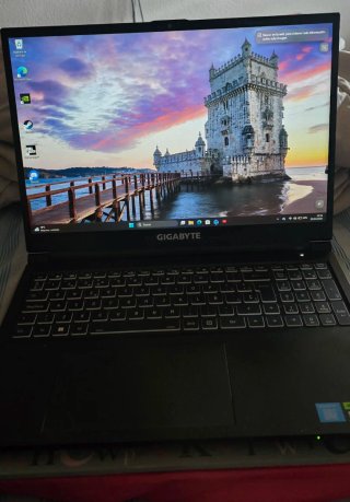 Ordenador portátil Gigabyte negro