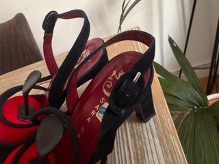 Sandalias Sara Navarro Negras y Rojas