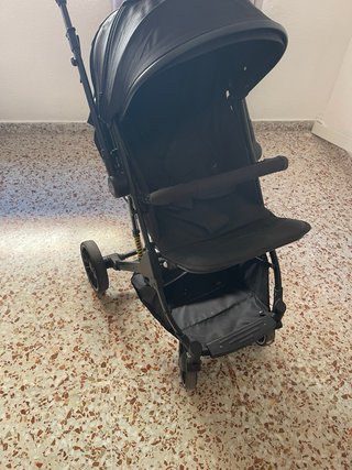 Carrito de bebé negro