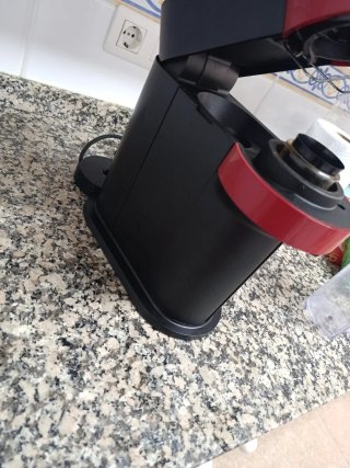 Cafetera Nespresso Vertuo Next Roja