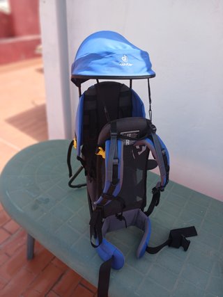 Mochila Portabebés Deuter con Parasol