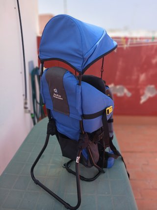 Mochila Portabebés Deuter con Parasol
