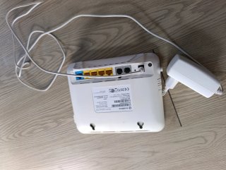 Router Technicolor TC7210 y otro vodafone