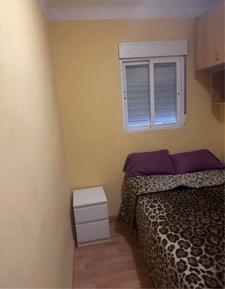 Se alquila habitacion para UNA PERSONA.