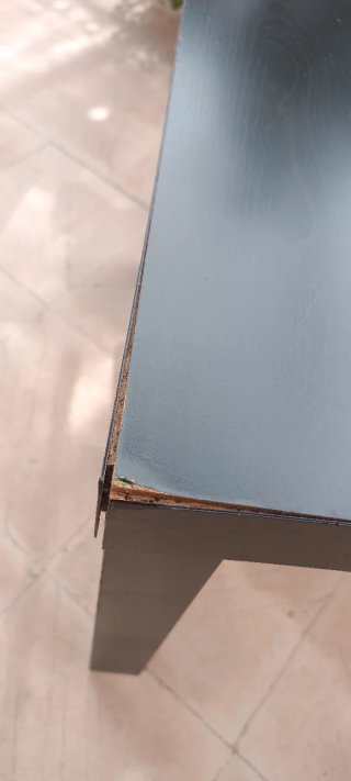 Mesa auxiliar negra de madera