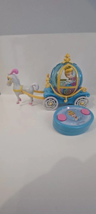 Coche teledirigido de Cenicienta con caballo
