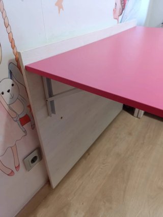 Escritorio juvenil rosa y blanco