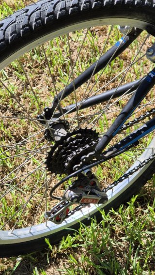 Bicicleta Montaña Azul y Negra