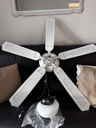 Ventilador de techo blanco
