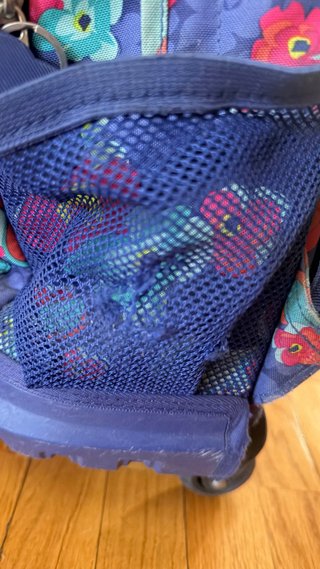 Mochila Totto con ruedas y estampado floral