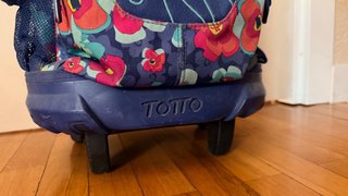 Mochila Totto con ruedas y estampado floral