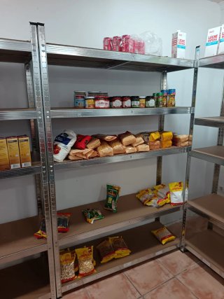 Estanterías metálicas son 12