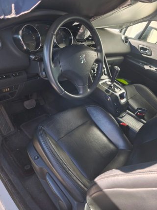 Peugeot 5008 1.6 HDi 110cv ALLURE – Techo Panorámi