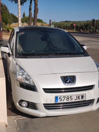 Peugeot 5008 1.6 HDi 110cv ALLURE – Techo Panorámi