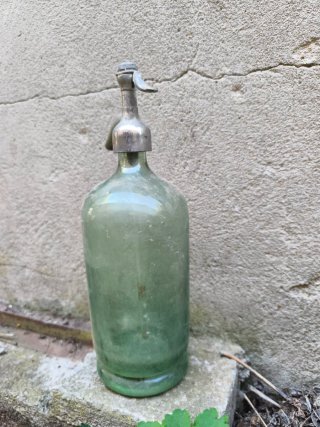 Sifón antiguo de vidrio verde