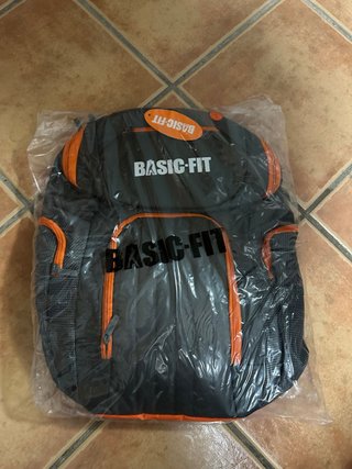 Mochila Basic Fit Gris y Naranja