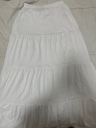 Falda larga blanca volantes