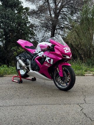 Suzuki GSXR 750 K8 circuito
