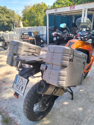 KTM 1190 Adventure Naranja y Gris